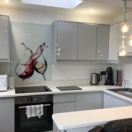 Leafy Lytham Central Lovely Ground Floor 1 Bedroom Apartment With Private Garden In Lytham Dog Friendly Lytham St Annes Dış mekan fotoğraf