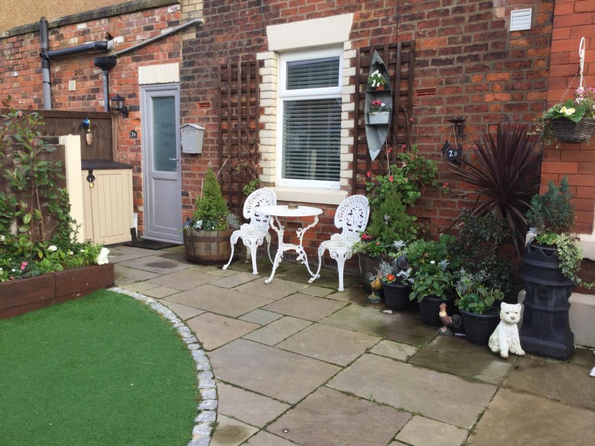 Leafy Lytham Central Lovely Ground Floor 1 Bedroom Apartment With Private Garden In Lytham Dog Friendly Lytham St Annes Dış mekan fotoğraf