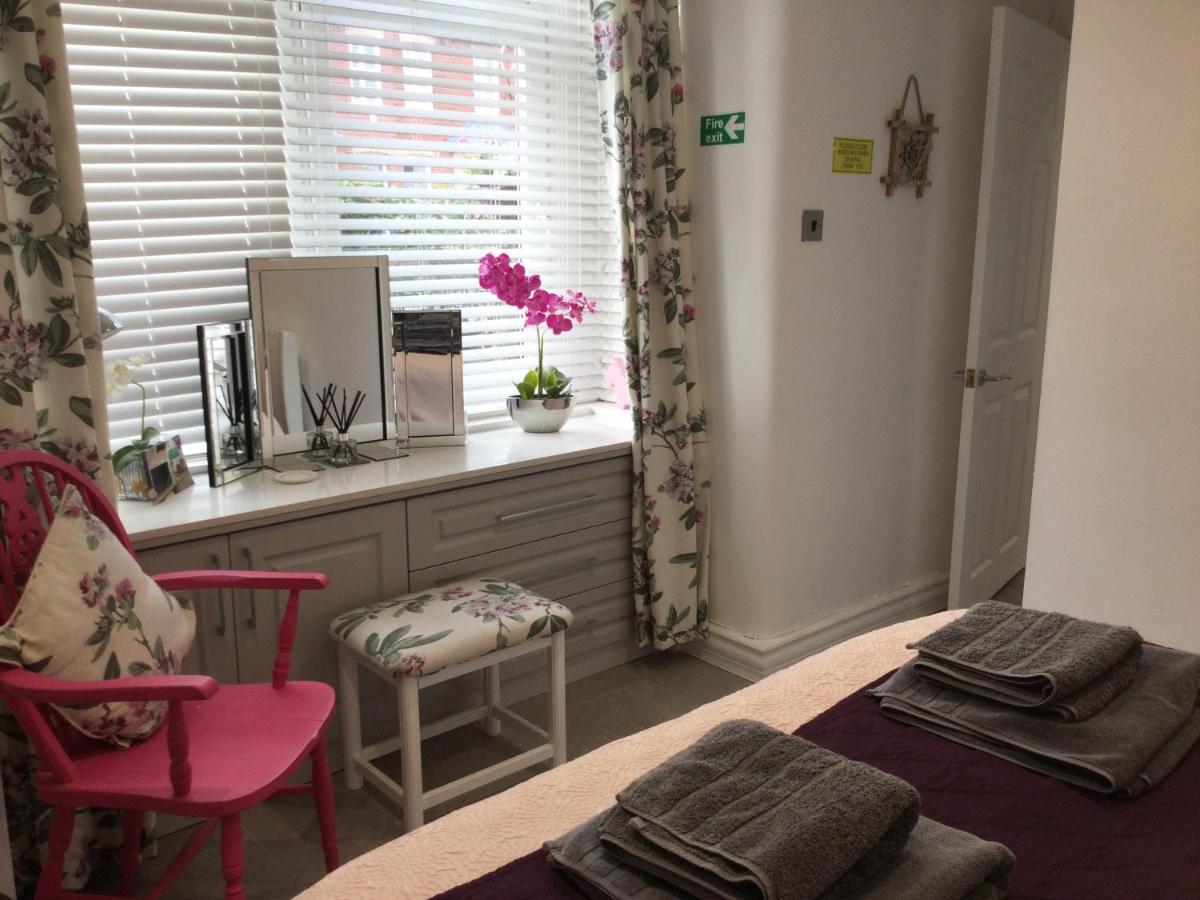 Leafy Lytham Central Lovely Ground Floor 1 Bedroom Apartment With Private Garden In Lytham Dog Friendly Lytham St Annes Dış mekan fotoğraf